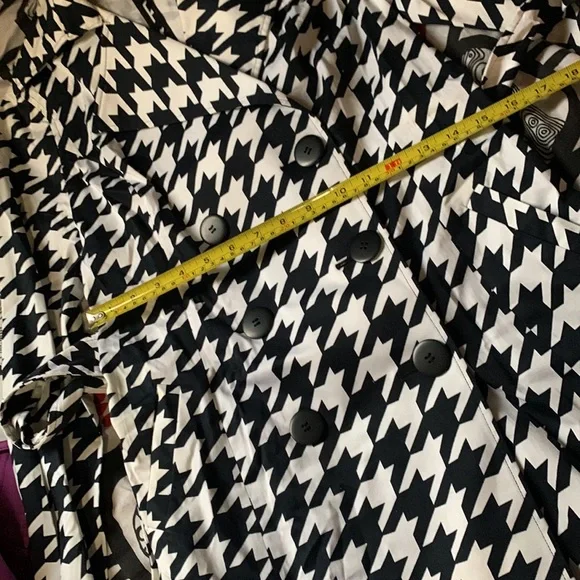 Vertigo Houndstooth Trench Coat - Picture 2 of 7